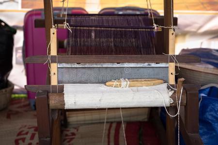编丝采用传统的道路和用手的织布机采用越南,克洛