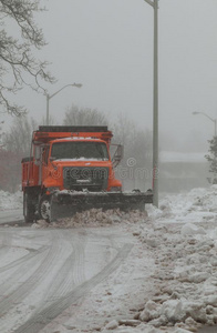 雪犁货车消除雪向指已提到的人路大街在的时候暴风雪