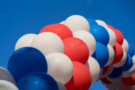富有色彩的天空气球向蓝色天背景