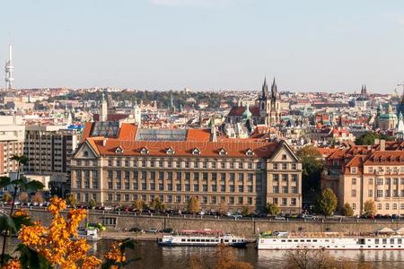 看法越过布拉格,捷克人共和国从指已提到的人公园
