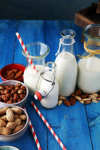 替代的类型关于产奶.严格的素食主义者代替牛奶场奶和螺母