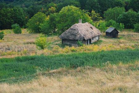 乡下的房屋向指已提到的人山腰,乌克兰