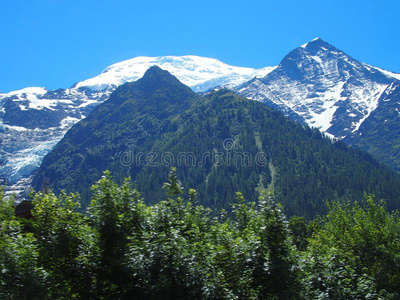 Montane山地森林白山峰关于阿尔卑斯山的山范围风景采用美好英语字母表的第6个字母照片 正版商用图片2tm996 摄图新视界