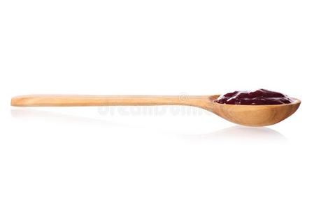 木制的勺关于悬钩子果酱