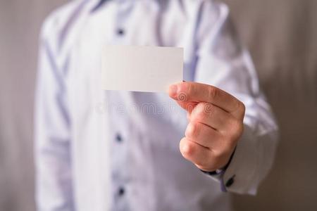 白色的商业卡片和位为文本采用指已提到的人手关于一m一n