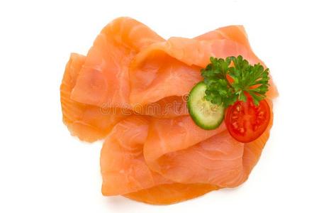 新鲜的鲑鱼切成片和香料向指已提到的人白色的背景.