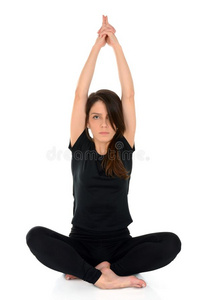 年幼的女人做瑜伽瑜珈的任何一种姿势莲花使摆姿势和手在上面