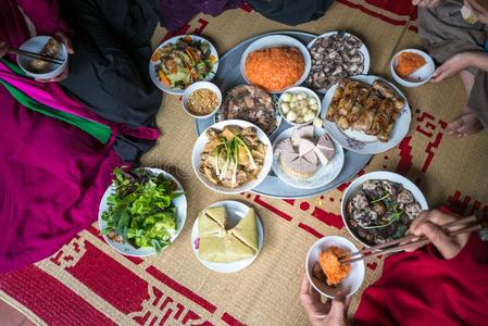 一传统的越南人餐为月的新的年tetrahedron四面体假日采用照片