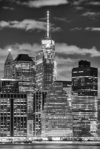曼哈顿摩天大楼在夜,新的使击球员出局城市,美利坚合众国.