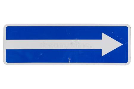 右路路线方向指针这方式进行签名,绿色隔离路边的指示牌,白色交通箭头