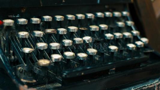 古老的打字机,酿酒的布满灰尘的打字机,面看法