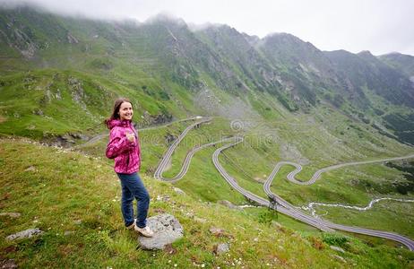 远足野营采用罗马尼亚转马加兰路风景