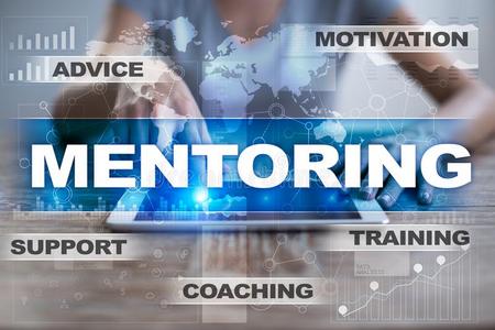 mentoring是一种工作关系。mentor通常是处在比mentee更高工作职位上的有影响力的人。他/她有比‘mentee’更