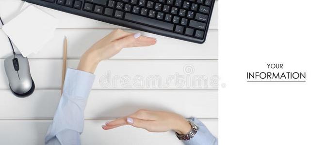 女性的手展映记下为键盘老鼠从计算机帕特