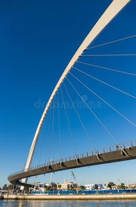 迪拜水运河弓形桥