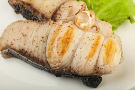 喝醉了的栖息处肉片和烤的鲨鱼牛排鱼菜-蔬菜炒的鱼片咬人的狗上端汤