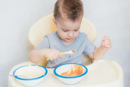 指已提到的人小孩采用指已提到的人厨房食物奶粥