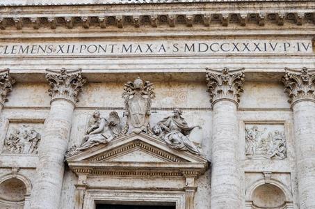 建筑物的正面装饰向古代的总教堂采用罗马