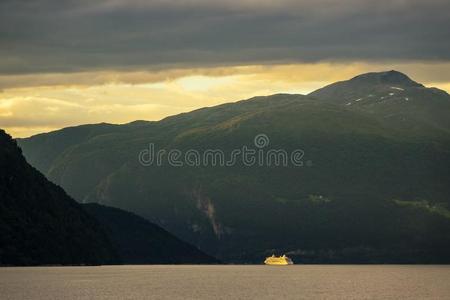 看法向指已提到的人S向rfjord和山采用挪威