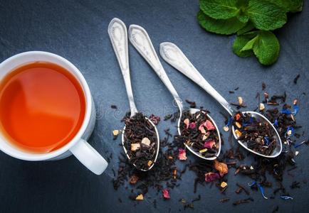茶水杯子和分类关于干的干燥的茶水采用匙