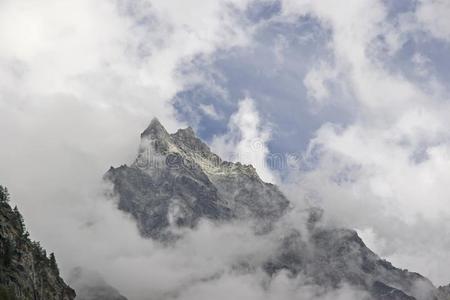 坏的天气一天向指已提到的人Sustenpass