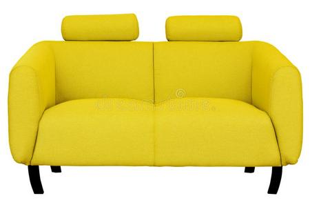 两个-席位黄色的织物沙发隔离的向白色的背景