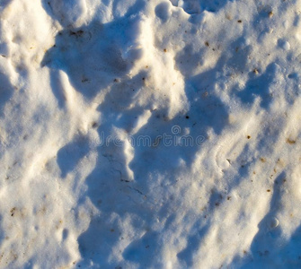 雪在日落同样地一抽象的背景