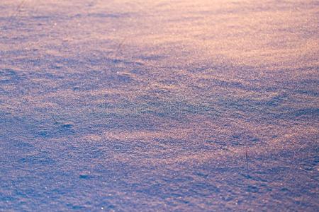 雪在日落同样地一抽象的背景