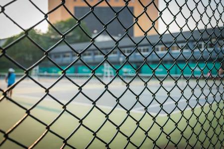 栅栏关于指已提到的人网球庭院