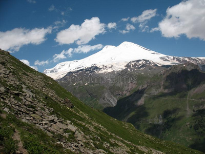 高加索山脉风景山雪岩石天水平云旅游岩石