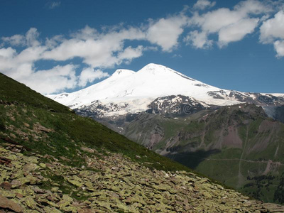 高加索山脉风景山雪岩石天水平云旅游岩石