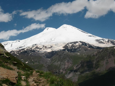 高加索山脉风景山雪岩石天水平云旅游岩石