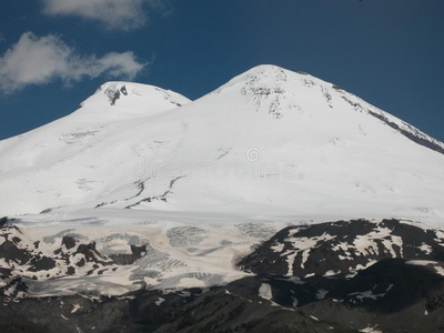 高加索山脉风景山雪岩石天水平云旅游岩石