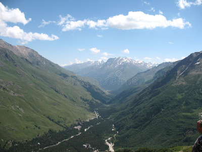 高加索山脉风景山雪岩石天水平云旅游岩石