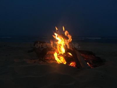 火向海滩在的时候满的Mo向上升的向考艾岛岛,美国夏威夷州.