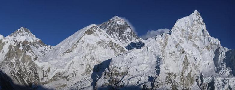 珠穆朗玛峰和努布策山最高点从卡拉帕塔山峰