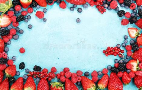 浆果上面的特写镜头富有色彩的各式各样的混合关于草莓,balls球