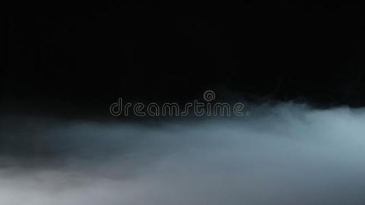 现实的干的干燥的冰烟云雾覆盖