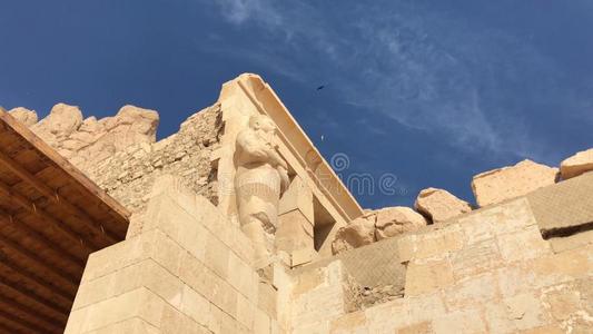 建筑物和柱关于古代的埃及的巨石阵.古代的RoyalUniversityofIreland皇家爱尔兰大学