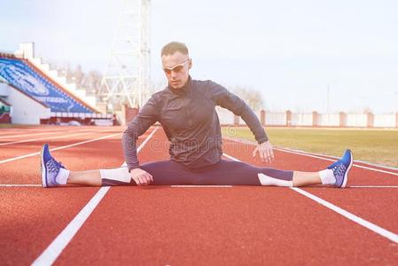 一男人sports男人执行一Turkey土耳其一nsverse盘绕,向指已提到的人一thleticsTurkey土耳其