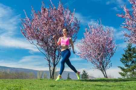 女人采用spr采用grunn采用g或jogg采用g同样地sp或t