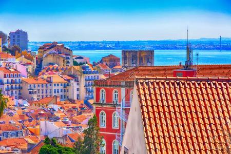 里斯本,葡萄牙全景的看法和河塔霍河