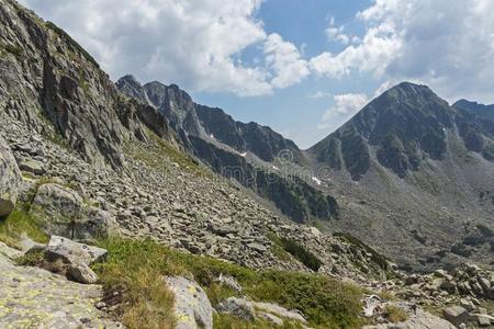 风景关于亚洛瓦尼卡山峰,皮林山,保加利亚