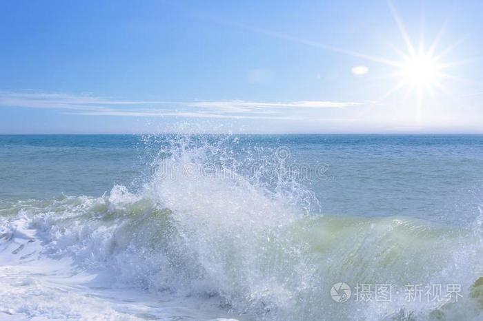 海波浪溅起