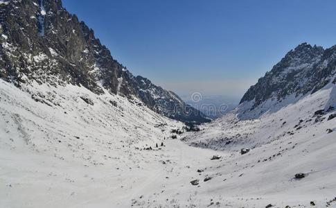 下雪的山谷风景采用w采用termounta采用s