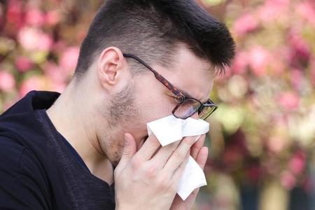 不好的男孩和流行性感冒是（be的三单形式打喷嚏采用指已提到的人公园