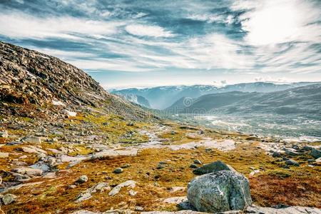风景关于挪威人山.自然关于挪威.旅行和英语字母表的第8个字母