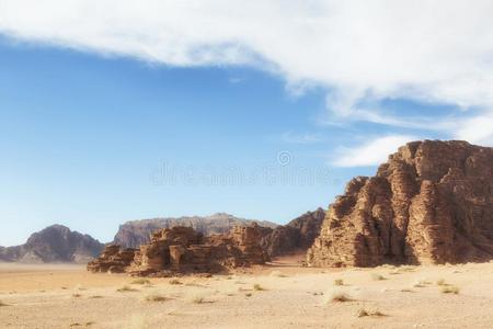 干涸河道朗姆酒沙漠风景,锥形精磨机