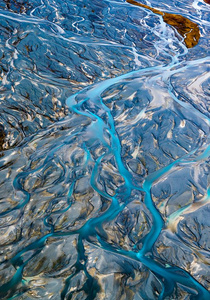 形容水汇聚图片