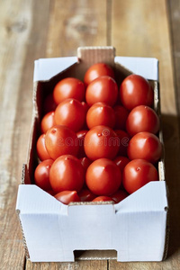 成熟的李子番茄采用一m一rketc一rdbo一rd盒